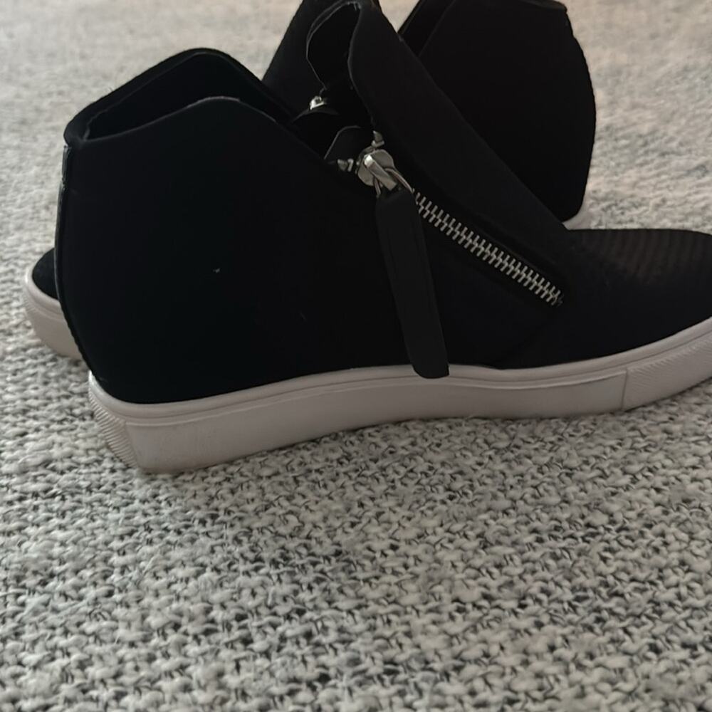 Steve Madden Black Women's Platform Side Zip Booties - Picture 5 of 5